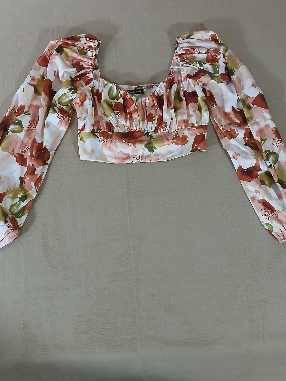 Abercrombie & Fitch Rust and Olive Floral Puff-Sleeve Crop Top